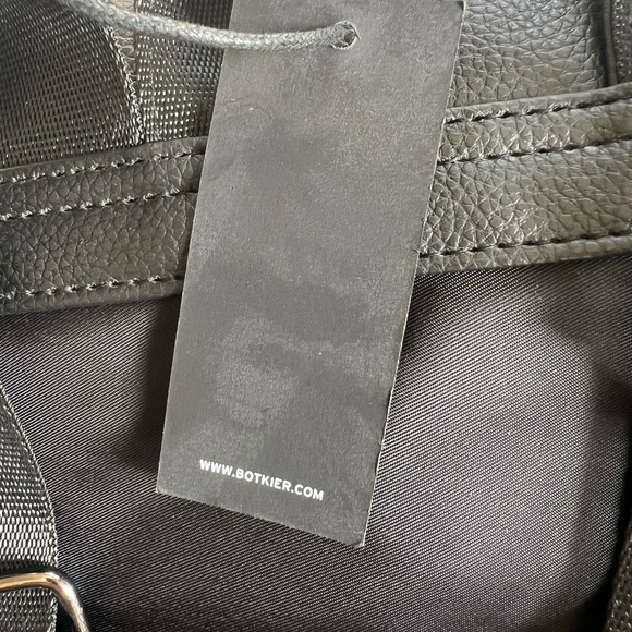 BOTKIER  NYLON TRAVEL CROSSBODY black NWT. Snap closure. Two front zippers - Picture 12 of 13